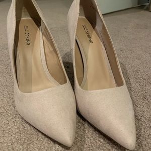 Nude Pumps